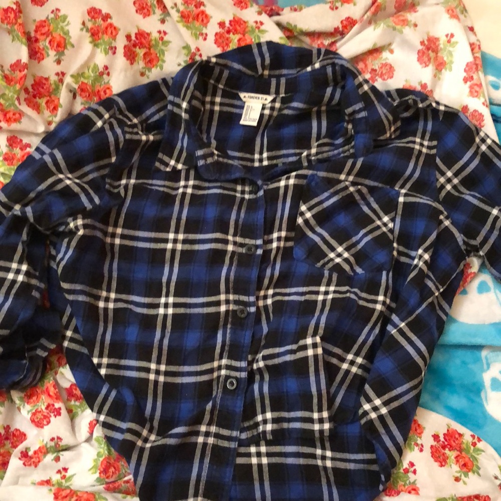 🐱 Cropped blue flannel forever 21 shirt